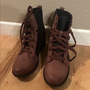 Sorel Brown and Black Lace Up Boots